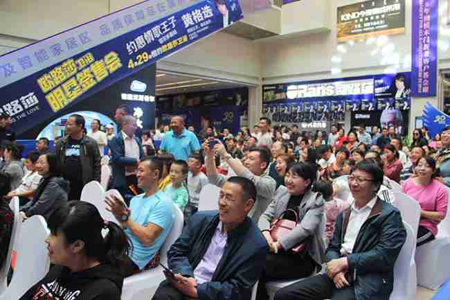 情歌王子黄格选燃爆鄂尔多斯，尊龙时凯官网20周年庆鄂尔多斯站完美收官